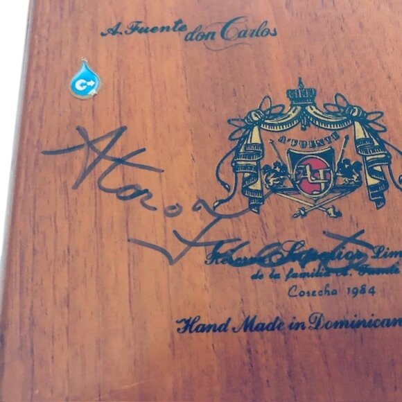 Signed Vintage Arturo Fuente Wooden Cigar Box - Picture 8 of 11